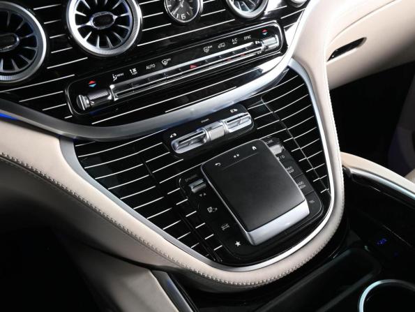 Mercedes-Benz V-Класс III (W447) Рестайлинг 2 с пробегом 2024 года, цена 9 159 000 рублей, 11827 км, минивэн, Автокод Объявления