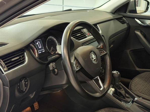 Skoda Octavia III (A7) Рестайлинг с пробегом 2017 года, цена 1 815 000 рублей, 112402 км, лифтбек, Автокод Объявления