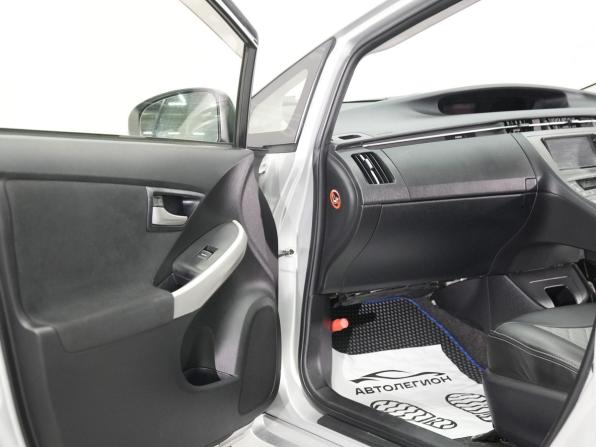 Toyota Prius III Рестайлинг (XW30) с пробегом 2014 года, цена 1 210 000 рублей, 199625 км, лифтбек, Автокод Объявления