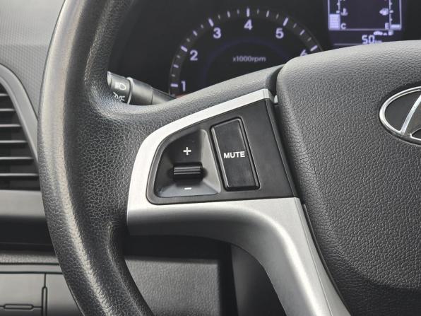 Hyundai Solaris I Рестайлинг с пробегом 2015 года, цена 999 000 рублей, 143310 км, хэтчбек, Автокод Объявления