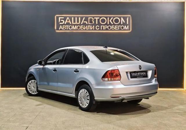 Volkswagen Polo V Рестайлинг с пробегом 2018 года, цена 978 000 рублей, 121522 км, седан, Автокод Объявления