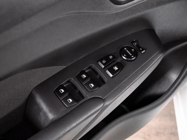 Hyundai Solaris II с пробегом 2018 года, цена 1 530 000 рублей, 40242 км, седан, Автокод Объявления
