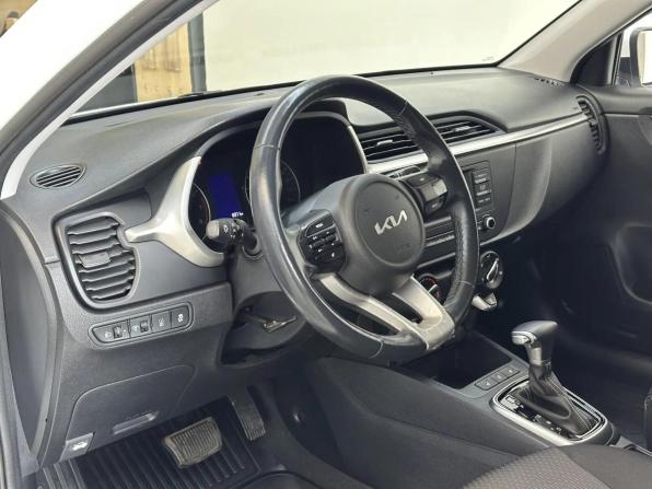 Kia Rio IV Рестайлинг с пробегом 2022 года, цена 1 890 000 рублей, 8971 км, седан, Автокод Объявления