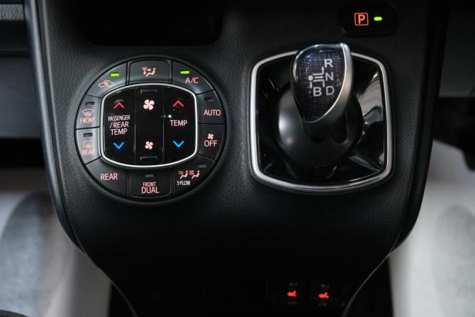 Toyota Voxy III (R80) с пробегом 2014 года, цена 2 129 000 рублей, 150000 км, минивэн, Автокод Объявления
