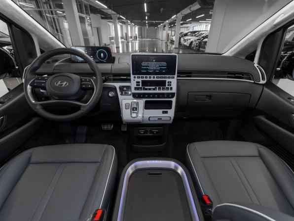 Hyundai Staria I с пробегом 2025 года, цена 8 250 000 рублей, 1776 км, минивэн, Автокод Объявления