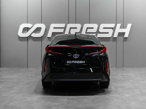Toyota Prius IV (XW50) с пробегом 2017 года, цена 1 800 000 рублей, 311272 км, лифтбек, Автокод Объявления