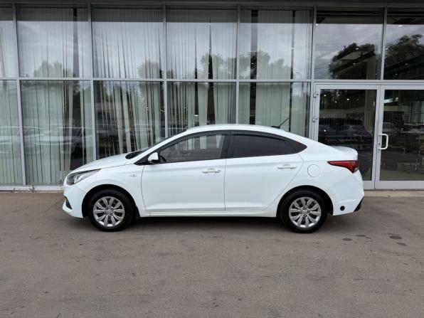 Hyundai Solaris II с пробегом 2019 года, цена 950 000 рублей, 319793 км, седан, Автокод Объявления
