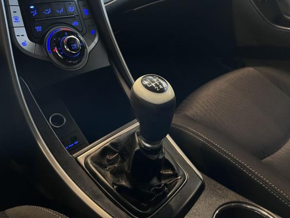 Hyundai Elantra V (MD) с пробегом 2012 года, цена 600 000 рублей, 313391 км, седан, Автокод Объявления