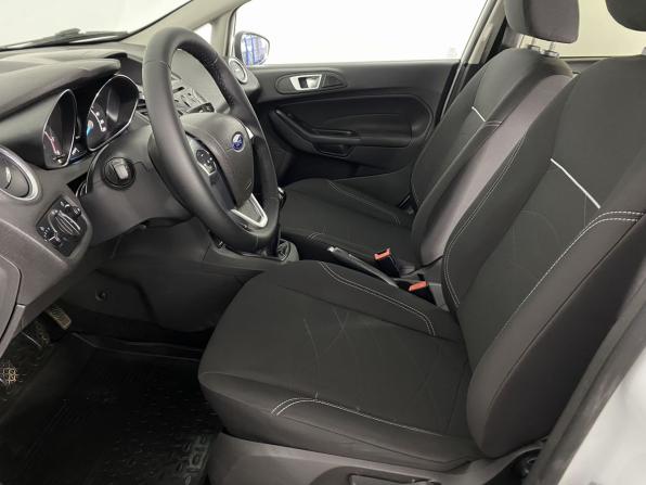 Ford Fiesta Mk6 Рестайлинг с пробегом 2016 года, цена 850 000 рублей, 93061 км, седан, Автокод Объявления