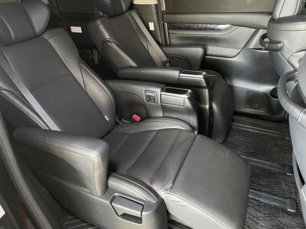 Toyota Alphard III Рестайлинг с пробегом 2018 года, цена 5 995 000 рублей, 39139 км, минивэн, Автокод Объявления