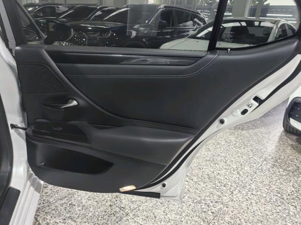 Lexus ES VII с пробегом 2019 года, цена 3 150 000 рублей, 156497 км, седан, Автокод Объявления