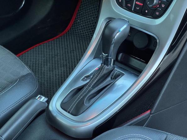 Opel Astra J Рестайлинг с пробегом 2013 года, цена 849 000 рублей, 110964 км, хэтчбек, Автокод Объявления