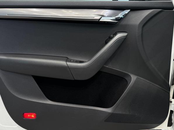 Skoda Octavia III (A7) Рестайлинг с пробегом 2018 года, цена 1 869 000 рублей, 158000 км, лифтбек, Автокод Объявления