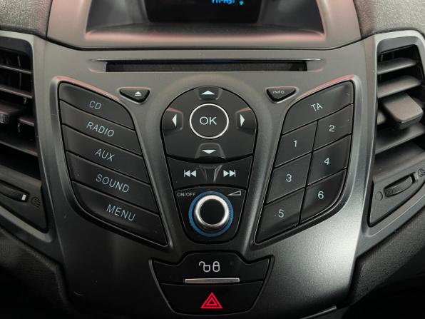 Ford Fiesta Mk6 Рестайлинг с пробегом 2015 года, цена 700 000 рублей, 220900 км, седан, Автокод Объявления