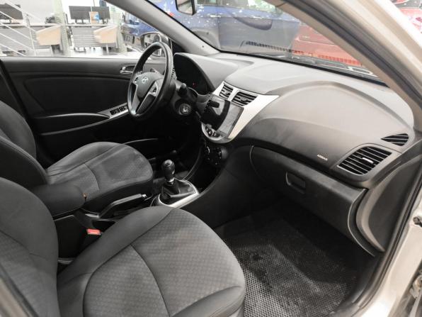 Hyundai Solaris I с пробегом 2014 года, цена 650 000 рублей, 124748 км, хэтчбек, Автокод Объявления