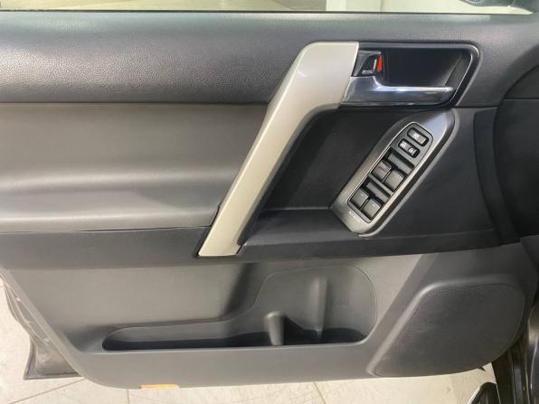 Toyota Land Cruiser Prado 150 Series с пробегом 2013 года, цена 2 799 800 рублей, 325000 км, внедорожник, Автокод Объявления