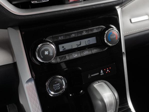 Toyota Veloz с пробегом 2023 года, цена 4 249 000 рублей, 38 км, минивэн, Автокод Объявления