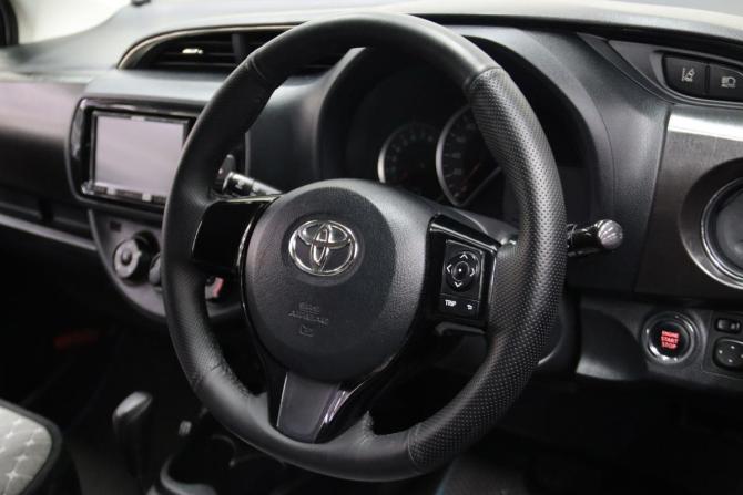 Toyota Vitz III (XP130) Рестайлинг 2 с пробегом 2018 года, цена 1 105 050 рублей, 141993 км, хэтчбек, Автокод Объявления