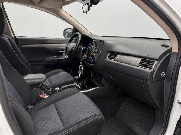 Mitsubishi Outlander III Рестайлинг 3 с пробегом 2018 года, цена 1 999 000 рублей, 147000 км, внедорожник, Автокод Объявления