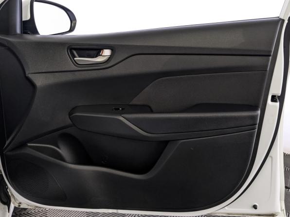Hyundai Solaris II с пробегом 2017 года, цена 1 225 000 рублей, 123475 км, седан, Автокод Объявления