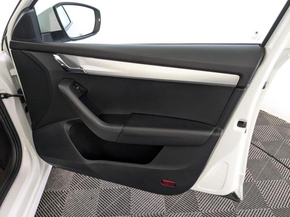 Skoda Octavia III (A7) Рестайлинг с пробегом 2019 года, цена 1 215 000 рублей, 170784 км, лифтбек, Автокод Объявления