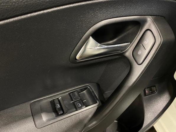 Volkswagen Polo V Рестайлинг с пробегом 2019 года, цена 1 240 000 рублей, 131167 км, седан, Автокод Объявления