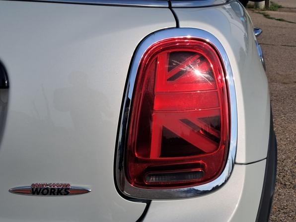 Mini Hatch III (F55/F56) Рестайлинг с пробегом 2021 года, цена 2 920 000 рублей, 69686 км, хэтчбек, Автокод Объявления