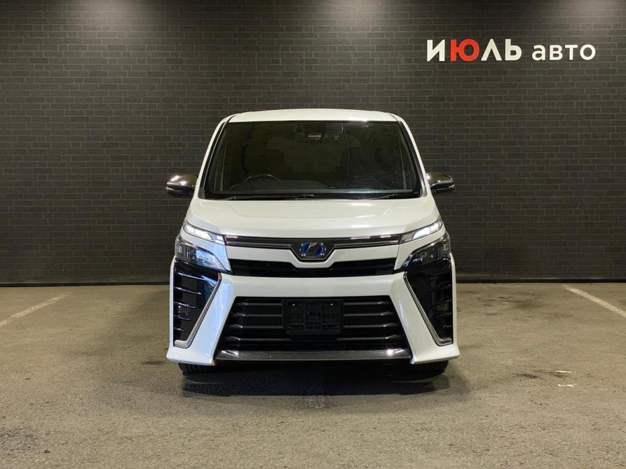 Toyota Voxy III (R80) Рестайлинг Челябинск  - изображение 2