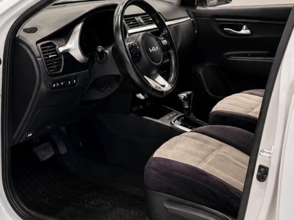Kia Rio IV Рестайлинг с пробегом 2021 года, цена 1 650 000 рублей, 56000 км, хэтчбек, Автокод Объявления