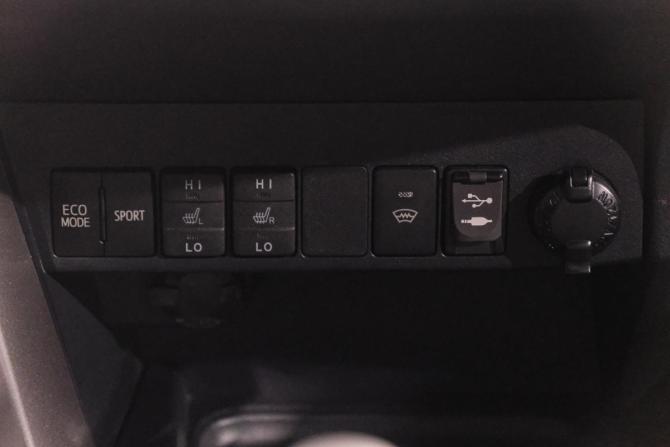 Toyota RAV4 IV (XA40) Рестайлинг с пробегом 2018 года, цена 2 699 000 рублей, 71000 км, внедорожник, Автокод Объявления