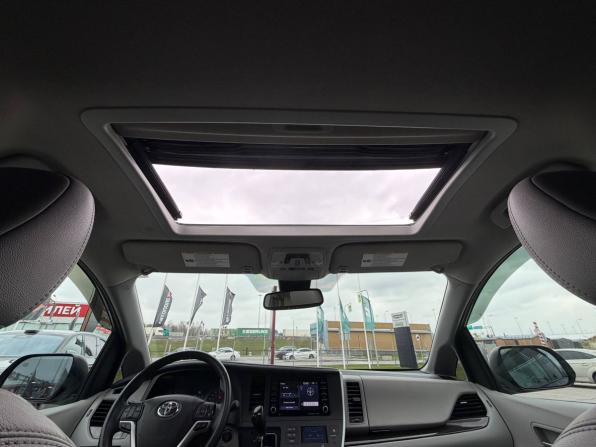 Toyota Sienna III Рестайлинг 2 с пробегом 2019 года, цена 3 275 000 рублей, 156636 км, минивэн, Автокод Объявления