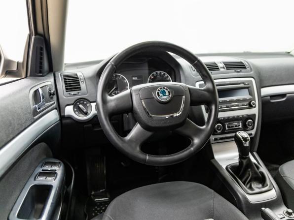 Skoda Octavia II (A5) Рестайлинг с пробегом 2011 года, цена 1 048 000 рублей, 131660 км, лифтбек, Автокод Объявления