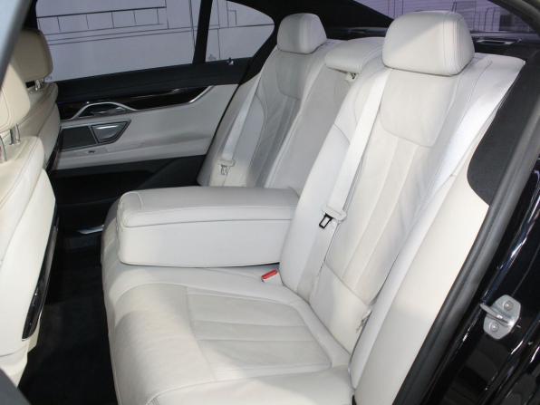 BMW 7 серии VI (G11/G12) с пробегом 2018 года, цена 4 390 000 рублей, 97000 км, седан, Автокод Объявления