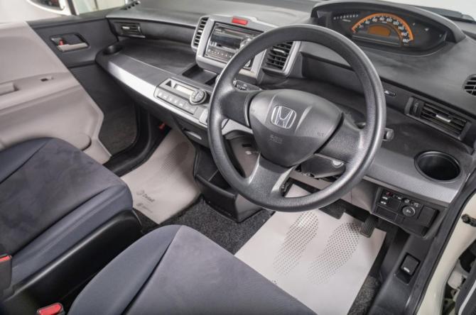 Honda Freed I Рестайлинг с пробегом 2012 года, цена 1 099 000 рублей, 143905 км, компактвэн, Автокод Объявления