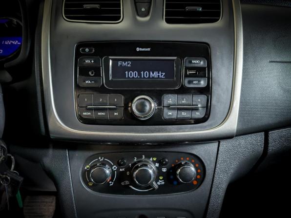 Renault Logan II Рестайлинг с пробегом 2018 года, цена 759 900 рублей, 112200 км, седан, Автокод Объявления