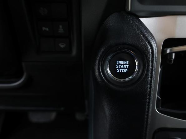 Toyota Land Cruiser Prado 150 Series Рестайлинг 2 с пробегом 2018 года, цена 4 950 000 рублей, 101365 км, внедорожник, Автокод Объявления