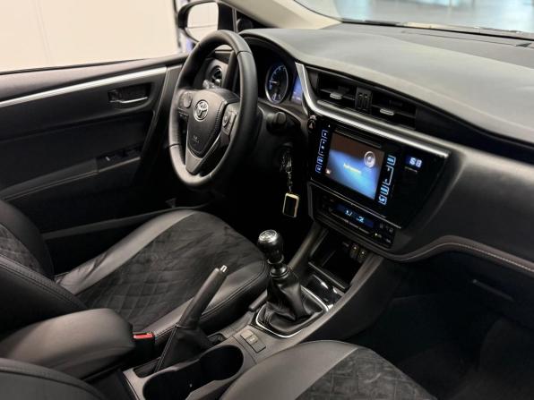 Toyota Corolla XI (E160 E170 E180) Рестайлинг 1 с пробегом 2017 года, цена 1 660 000 рублей, 119183 км, седан, Автокод Объявления