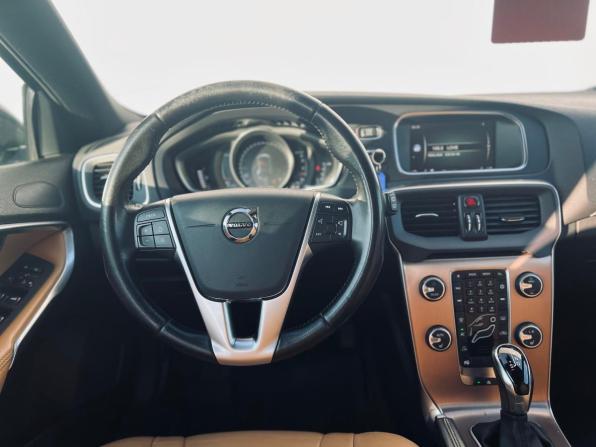 Volvo V40 Cross Country I Рестайлинг с пробегом 2019 года, цена 1 350 000 рублей, 244000 км, хэтчбек, Автокод Объявления