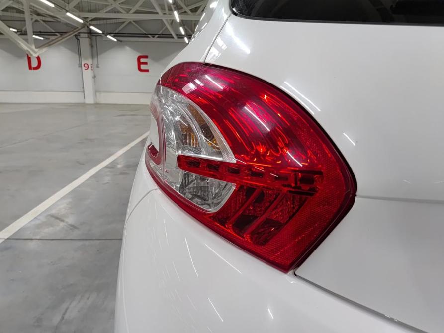 Peugeot 208 I Казань  - изображение 11