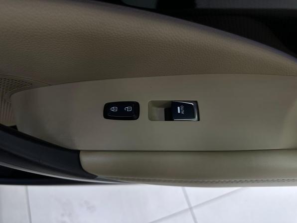 Hyundai Grandeur V с пробегом 2012 года, цена 1 590 000 рублей, 131336 км, седан, Автокод Объявления