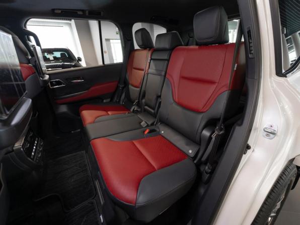 Toyota Land Cruiser 300 Series с пробегом 2024 года, цена 14 200 000 рублей, 22 км, внедорожник, Автокод Объявления