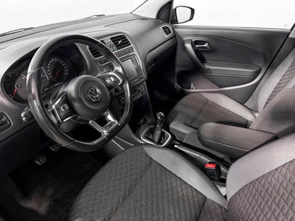 Volkswagen Polo V Рестайлинг с пробегом 2018 года, цена 1 017 900 рублей, 82474 км, седан, Автокод Объявления