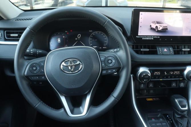 Toyota RAV4 V (XA50) с пробегом 2024 года, цена 3 977 000 рублей, 4600 км, внедорожник, Автокод Объявления