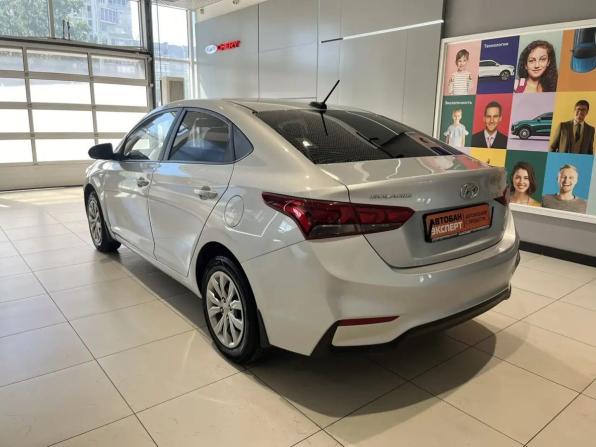 Hyundai Solaris II с пробегом 2019 года, цена 1 359 000 рублей, 81000 км, седан, Автокод Объявления