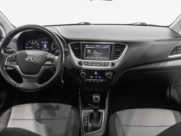Hyundai Solaris II с пробегом 2018 года, цена 1 315 500 рублей, 151542 км, седан, Автокод Объявления