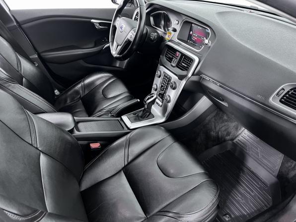 Volvo V40 Cross Country I Рестайлинг с пробегом 2016 года, цена 1 500 000 рублей, 212582 км, хэтчбек, Автокод Объявления