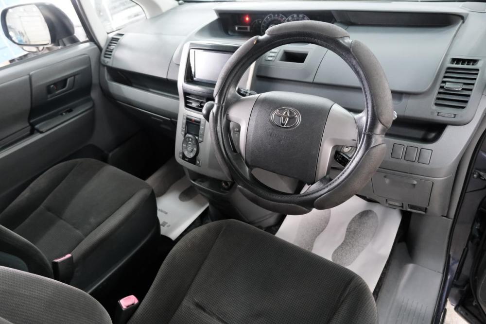 Toyota Voxy II (R70) Омск  - изображение 11