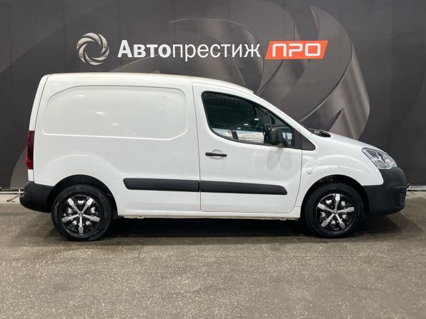 Peugeot Partner II Рестайлинг 2 с пробегом 2017 года, цена 990 000 рублей, 172080 км, фургон, Автокод Объявления