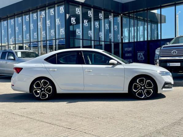 Skoda Octavia IV (A8) с пробегом 2020 года, цена 2 365 000 рублей, 141000 км, лифтбек, Автокод Объявления