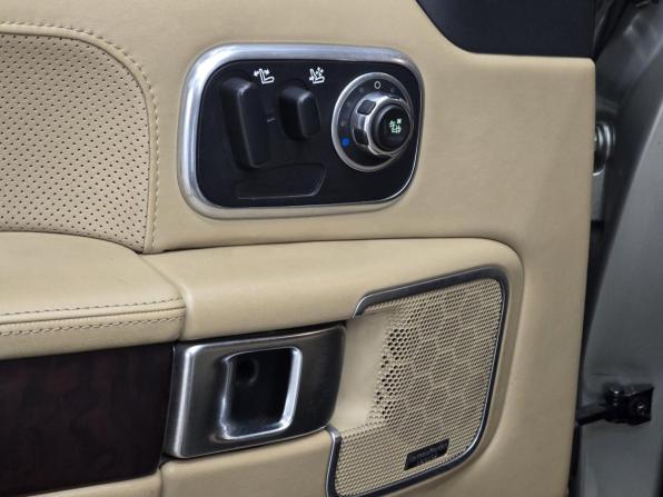 Land Rover Range Rover III Рестайлинг 2 с пробегом 2010 года, цена 1 720 000 рублей, 260000 км, внедорожник, Автокод Объявления